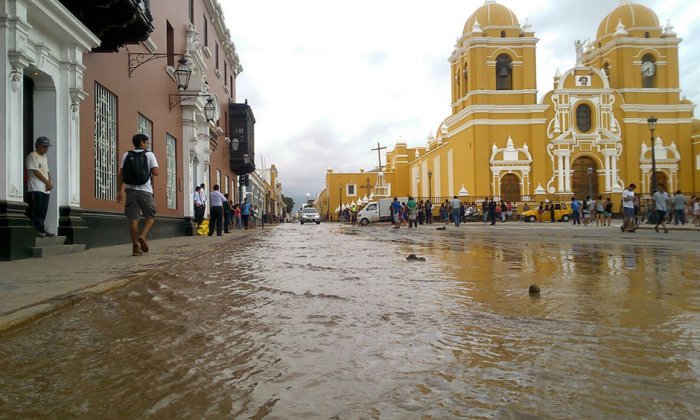 Inundación Plaza de Armas Trujillo